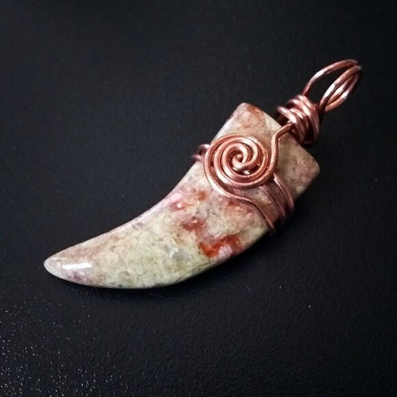 Pale Unakite Jasper! One-of-a-kind Copper Wire Wrapped Horn or Tooth Pendant - Picture 4 of 6